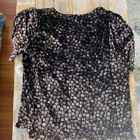 Madewell Velvet Tulip-Sleeve Ruffle Top in Petite Blooms - Picture 6 of 10